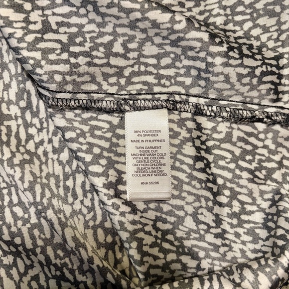 Express half zip cuff sleeve V-neck blouse Size M - Picture 5 of 5